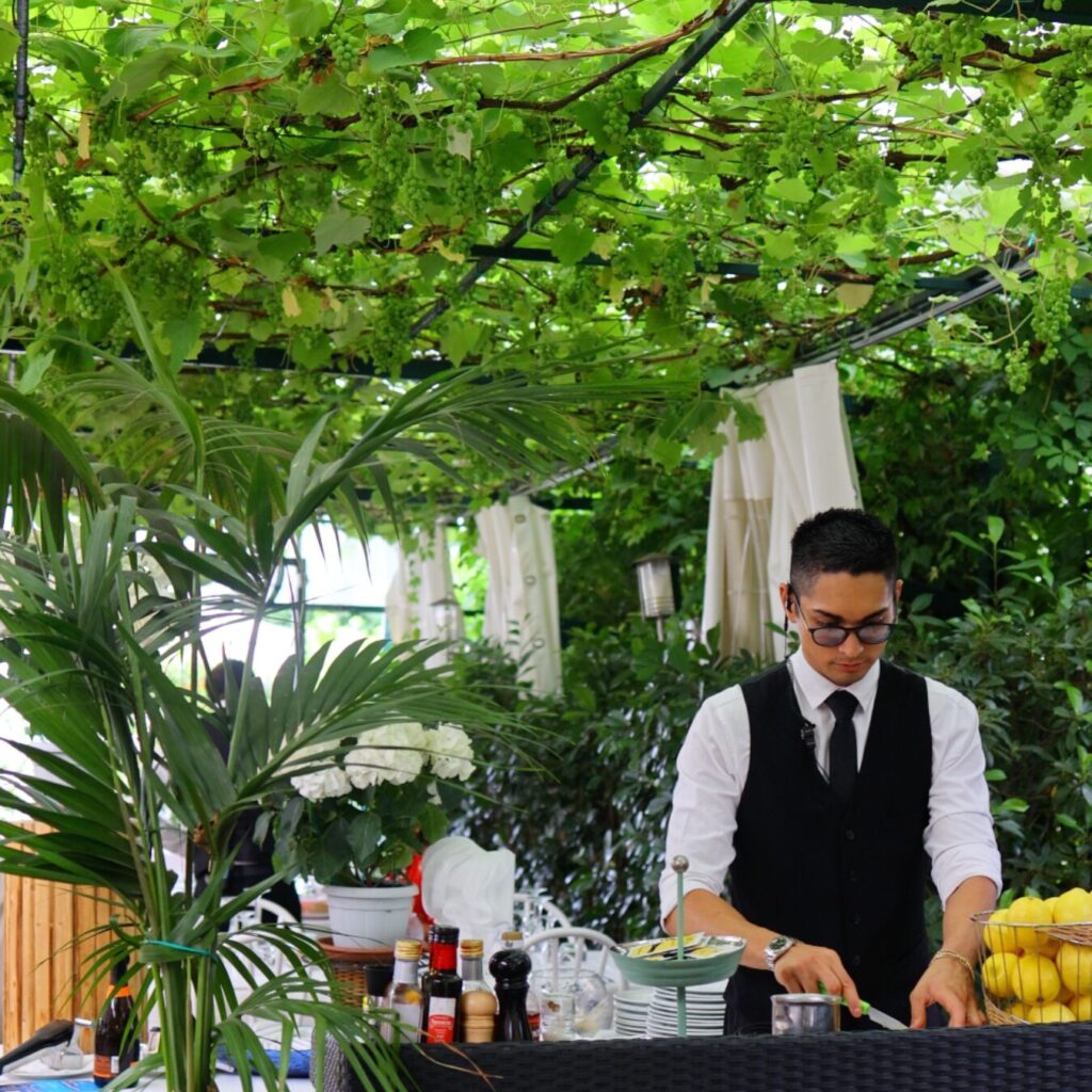 Déhor con pergolato di uva fragola - Pranzo di Ferragosto a Torino al Ristorante Da Dino