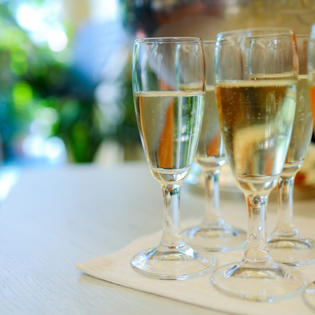 Bicchieri di spumante - Pranzo di Ferragosto a Torino al Ristorante Da Dino