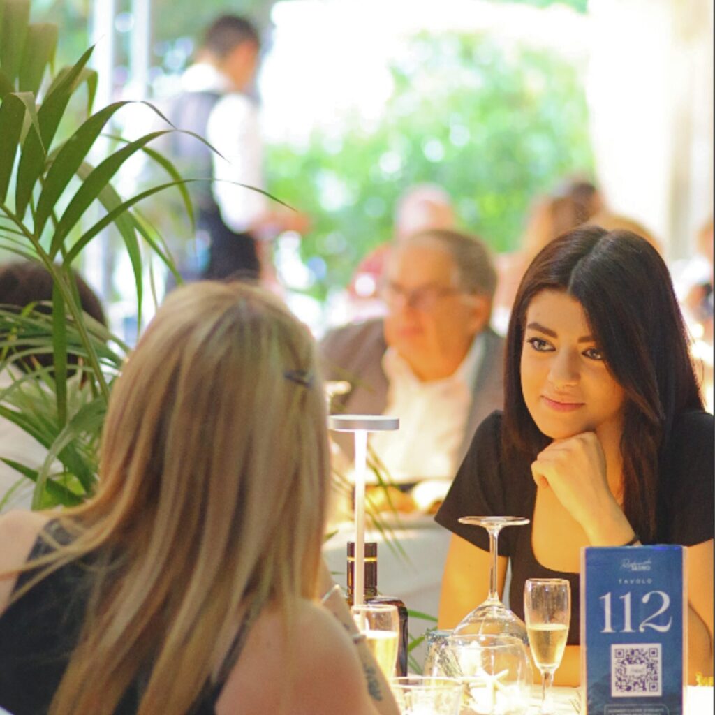 Clienti al tavolo - Pranzo di Ferragosto a Torino al Ristorante Da Dino