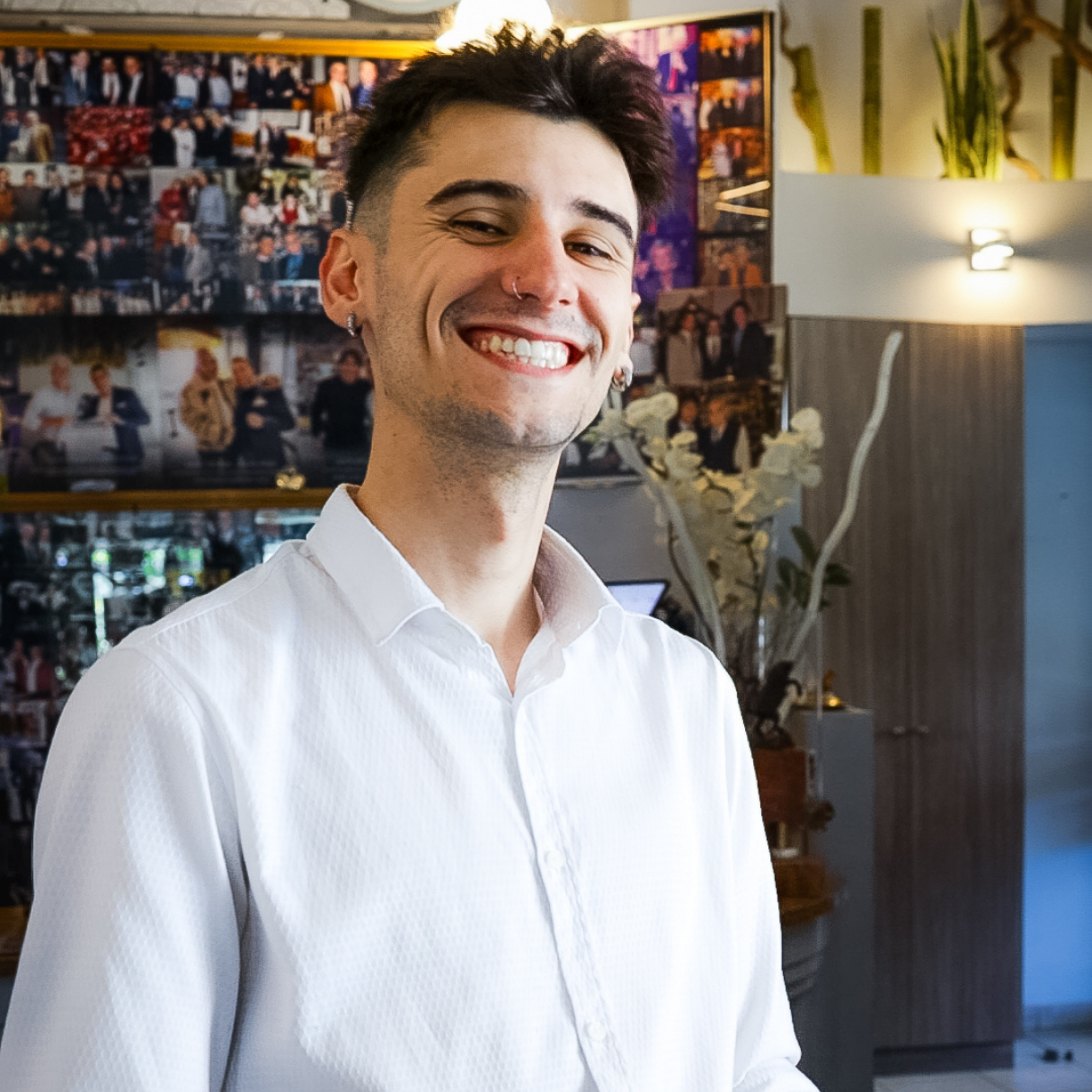 Ragazzo sorridente del team del Ristorante Da Dino a Torino