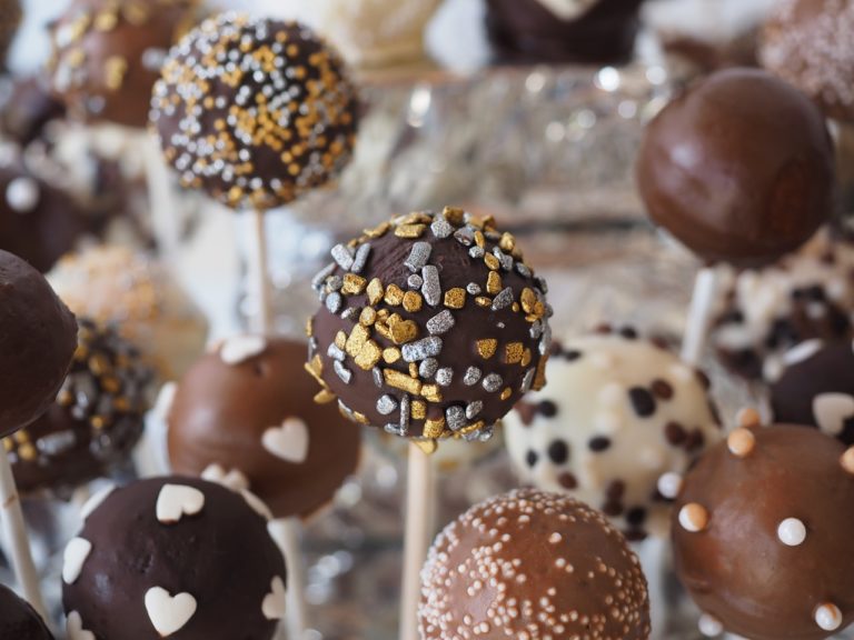 lecca lecca di cioccolato con granella di zuccherini - dolcetti per la festa del papà