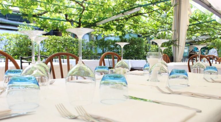 Ristorante per battesimi a Torino - Déhor estivo del Ristorante Da Dino