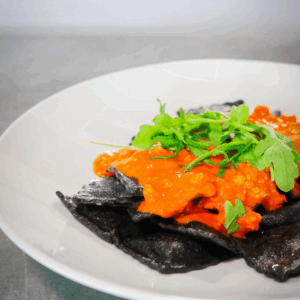Agnolotti neri ripieni di cernia, al ragu di astice e rughetta - Da Dino il migliore ristorante di pesce a Torino