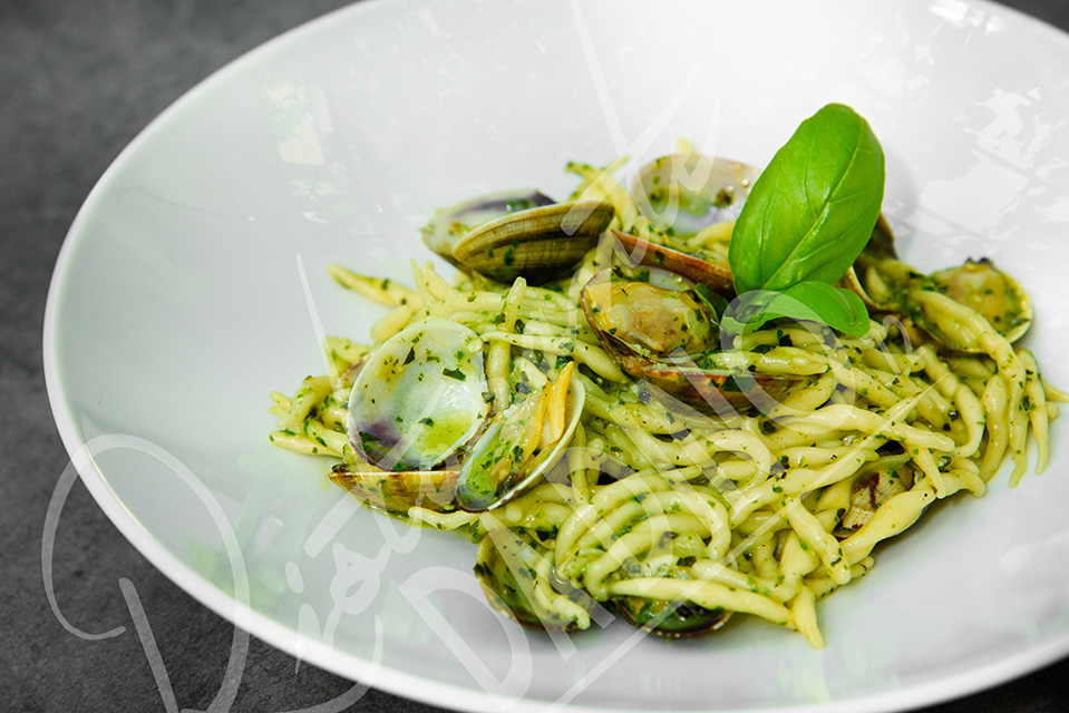 Trofie al pesto e vongole